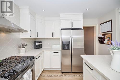 507 Carrie Avenue, Fort Erie (Point Abino), ON - Indoor Photo Showing Kitchen With Upgraded Kitchen