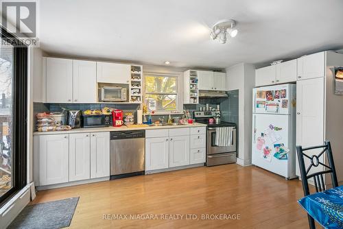3536 Bond Street, Niagara Falls (Chippawa), ON - Indoor Photo Showing Kitchen