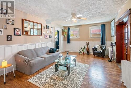 3536 Bond Street, Niagara Falls (Chippawa), ON - Indoor Photo Showing Living Room
