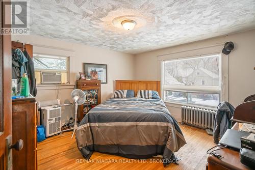3536 Bond Street, Niagara Falls (Chippawa), ON - Indoor Photo Showing Bedroom