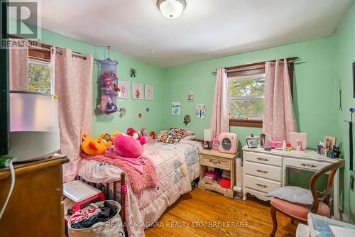 3536 Bond Street, Niagara Falls (Chippawa), ON - Indoor Photo Showing Bedroom