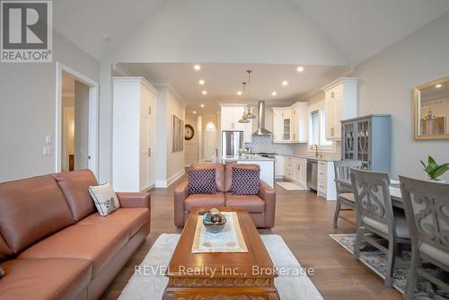 75 Millpond Road, Niagara-On-The-Lake (St. Davids), ON - Indoor Photo Showing Living Room
