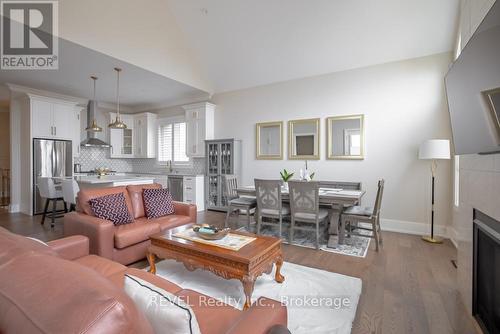 75 Millpond Road, Niagara-On-The-Lake (St. Davids), ON - Indoor Photo Showing Living Room