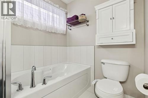 15 New Brighton Common Se, Calgary, AB - Indoor Photo Showing Bathroom