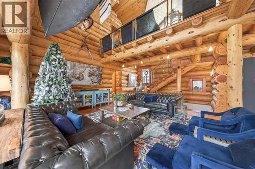 1783 Greywolf Drive, Panorama, BC - Indoor Photo Showing Living Room With Fireplace