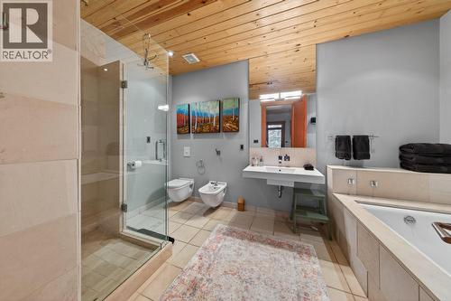 1783 Greywolf Drive, Panorama, BC - Indoor Photo Showing Bathroom