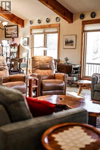 31 Villa Vega Acres, Rural Pincher Creek No. 9, M.D. Of, AB - Indoor Photo Showing Living Room