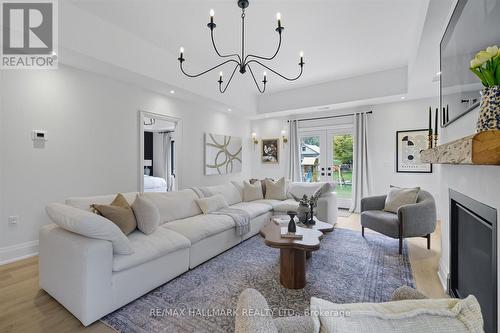 17 Mill Street, East Gwillimbury, ON - Indoor Photo Showing Living Room With Fireplace
