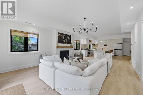 17 Mill Street, East Gwillimbury, ON - Indoor Photo Showing Living Room With Fireplace