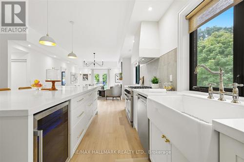 17 Mill Street, East Gwillimbury, ON - Indoor Photo Showing Kitchen With Upgraded Kitchen