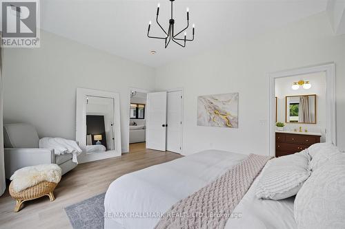 17 Mill Street, East Gwillimbury, ON - Indoor Photo Showing Bedroom