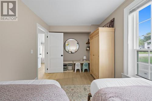 17 Mill Street, East Gwillimbury, ON - Indoor Photo Showing Bedroom