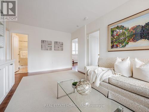 210 - 40 Glen Road, Toronto, ON - Indoor Photo Showing Living Room