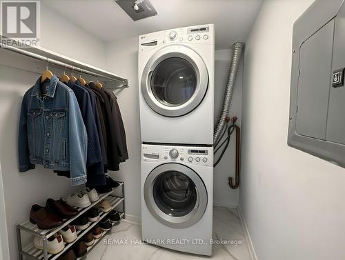 522 - 233 Beecroft Road, Toronto, ON - Indoor Photo Showing Laundry Room