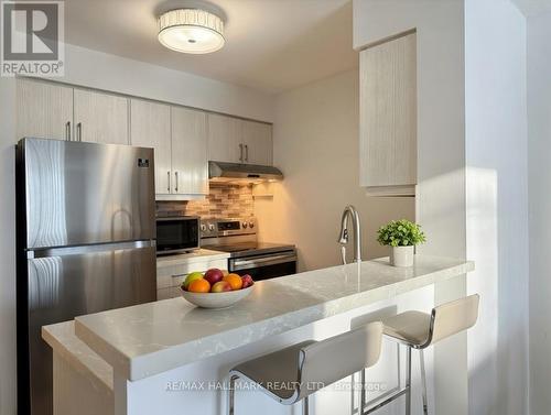 522 - 233 Beecroft Road, Toronto, ON - Indoor Photo Showing Kitchen With Upgraded Kitchen
