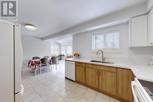 7 Lancashire Road, Markham, ON - Indoor Photo Showing Kitchen With Double Sink
