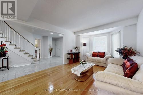 7 Lancashire Road, Markham, ON - Indoor Photo Showing Living Room