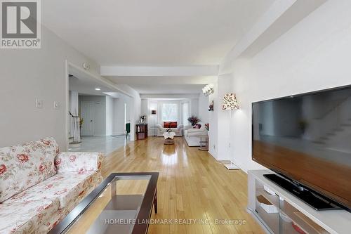 7 Lancashire Road, Markham, ON - Indoor Photo Showing Living Room