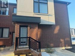 (COACH HOUSE) - 35 GOLDEN FERN STREET  Markham, ON L6B 0V5