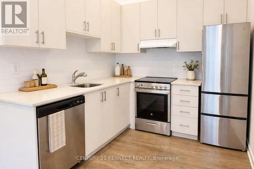 (Coach House) - 35 Golden Fern Street, Markham, ON - Indoor Photo Showing Kitchen With Upgraded Kitchen