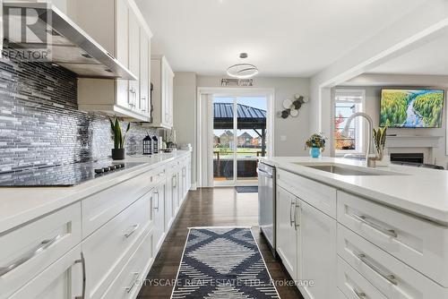28 Celano Drive, Hamilton, ON - Indoor Photo Showing Kitchen With Upgraded Kitchen