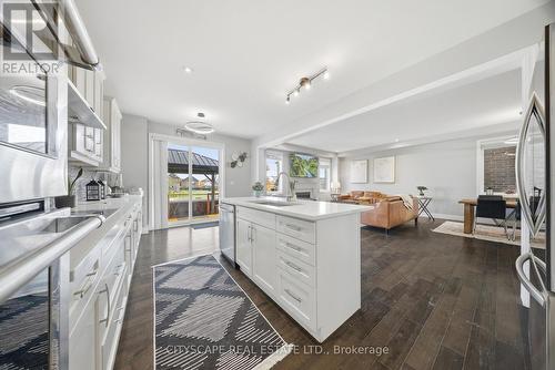 28 Celano Drive, Hamilton, ON - Indoor Photo Showing Kitchen