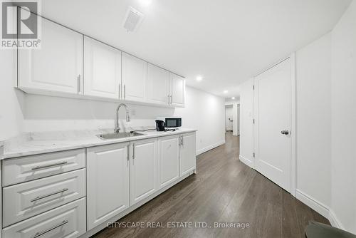 28 Celano Drive, Hamilton, ON - Indoor Photo Showing Kitchen