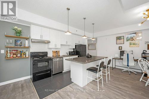 302 - 90 Charlton Avenue W, Hamilton, ON - Indoor Photo Showing Kitchen With Upgraded Kitchen