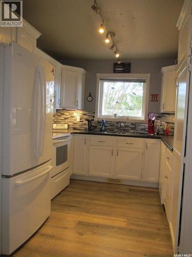613 9Th Avenue W, Nipawin, SK - Indoor Photo Showing Kitchen