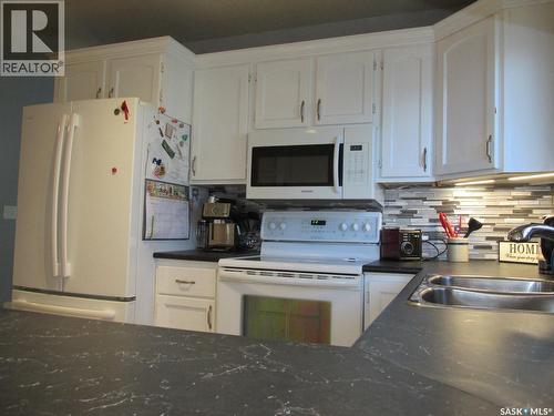 613 9Th Avenue W, Nipawin, SK - Indoor Photo Showing Kitchen With Double Sink