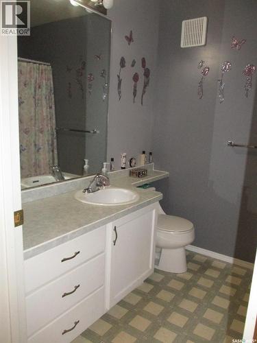 613 9Th Avenue W, Nipawin, SK - Indoor Photo Showing Bathroom