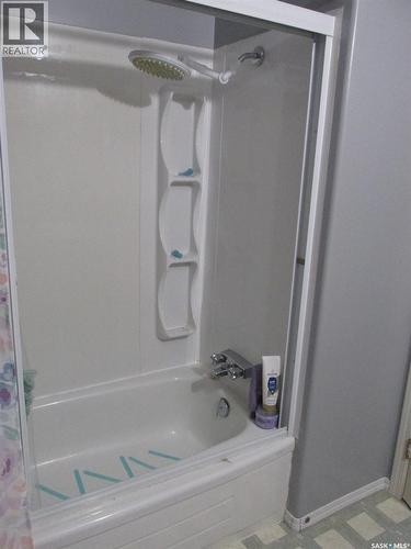 613 9Th Avenue W, Nipawin, SK - Indoor Photo Showing Bathroom