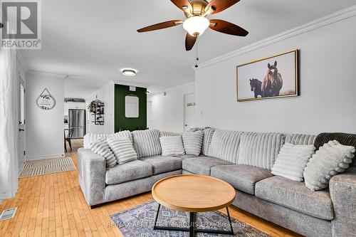 3200 Bruce Street, South Stormont, ON - Indoor Photo Showing Living Room