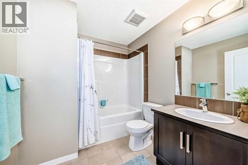 236 New Brighton Row Se, Calgary, AB - Indoor Photo Showing Bathroom