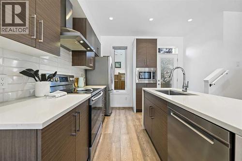 3569 19 Avenue Sw, Calgary, AB - Indoor Photo Showing Kitchen With Upgraded Kitchen