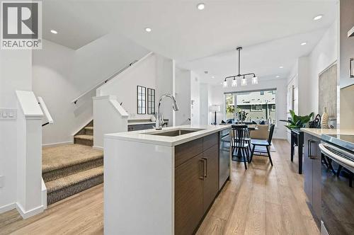 3569 19 Avenue Sw, Calgary, AB - Indoor Photo Showing Kitchen
