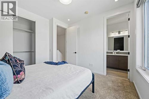 3569 19 Avenue Sw, Calgary, AB - Indoor Photo Showing Bedroom
