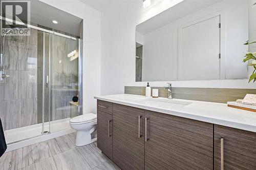 3569 19 Avenue Sw, Calgary, AB - Indoor Photo Showing Bathroom