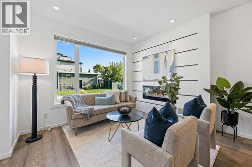 3569 19 Avenue Sw, Calgary, AB - Indoor Photo Showing Living Room