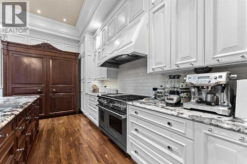 1020 Bel-Aire Drive, Calgary, AB - Indoor Photo Showing Kitchen With Upgraded Kitchen