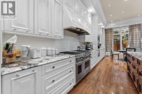 1020 Bel-Aire Drive, Calgary, AB - Indoor Photo Showing Kitchen With Upgraded Kitchen