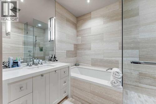 1020 Bel-Aire Drive, Calgary, AB - Indoor Photo Showing Bathroom
