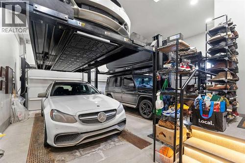1020 Bel-Aire Drive, Calgary, AB - Indoor Photo Showing Garage