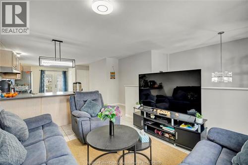 787 Helena Court, Belle River, ON - Indoor Photo Showing Living Room