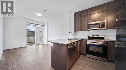 95 Dundas Street Unit# 004, Oakville, ON - Indoor Photo Showing Kitchen With Upgraded Kitchen