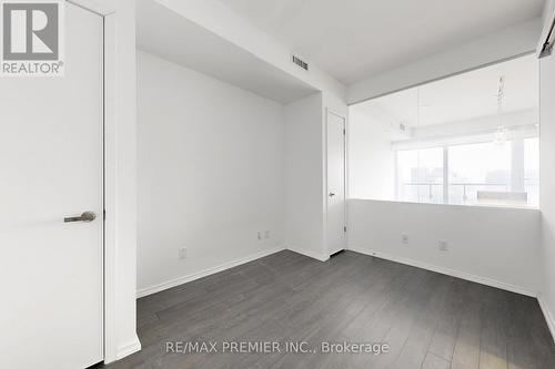 2303 - 197 Yonge Street, Toronto, ON - Indoor Photo Showing Other Room