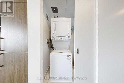 2303 - 197 Yonge Street, Toronto, ON - Indoor Photo Showing Laundry Room