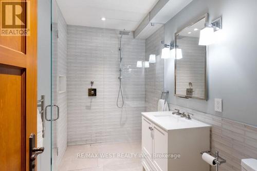 36 Sir Williams Lane, Toronto, ON - Indoor Photo Showing Bathroom