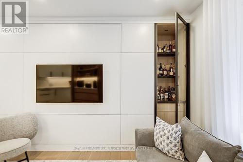 8 Birchcroft Road, Toronto, ON - Indoor