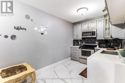 96 - 90 Lawrence Avenue, Orangeville, ON - Indoor Photo Showing Kitchen With Double Sink
